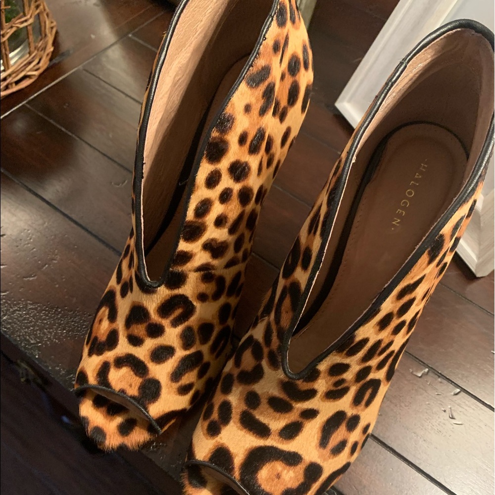 Halogen leopard booties